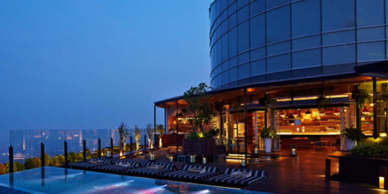 Menikmati Indahnya Pemandangan Kota Jakarta Melalui Skye Bar